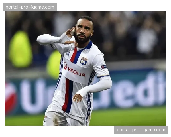 专访：里昂老将拉卡泽特谈职业生涯末期目标与球队保级战