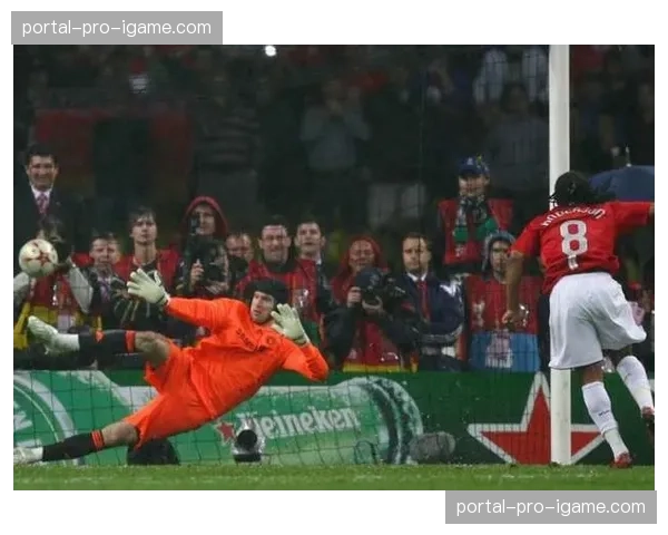 老将的传承：拉莫斯现身温布利观战，赛后进入场地拥抱昔日队友