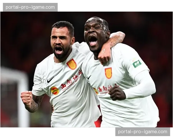 恩加德乌上半场补时破门，重庆铜梁龙客场领先上海海港